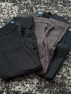 Old Navy Women's Black and Mid Rise Gray Pixie Bundle